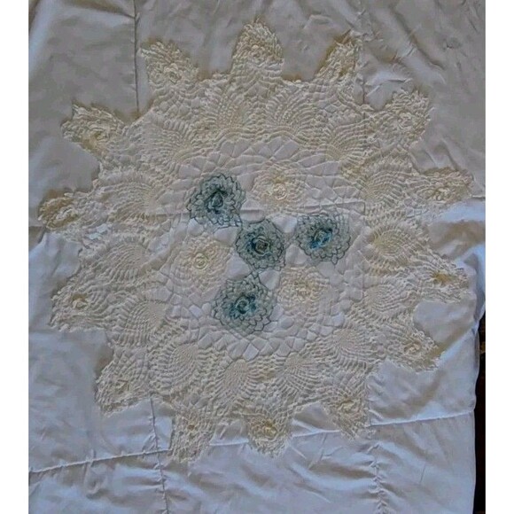 XLarge 26" Vintage Hand Crocheted Centerpiece Doily Blue White Ombre 3D - Picture 3 of 10